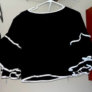 Cropped Black and White Top with Ruffled Sleeves